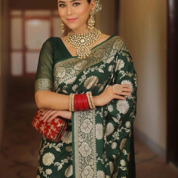 Regal - Green Color Sreee With Blouse || Saree For Women || Trending Saree For Women || Bollywood Stylish Fancy Party Wear Wedding Festive Bridal Sari || Banarasi saree || Kanjiavaram saree || Silk saree || Pure silk saree