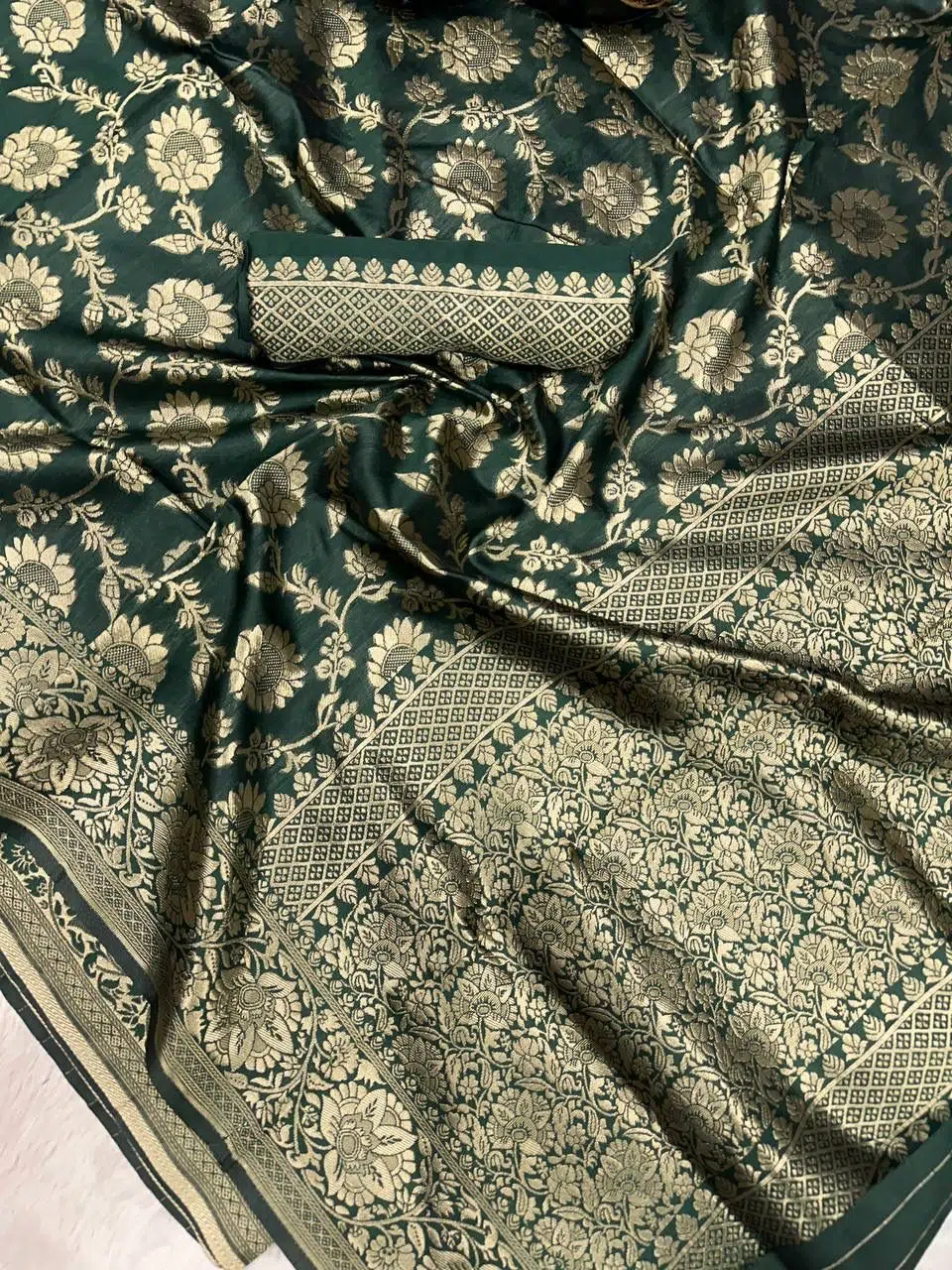Regal - Green Color Sreee With Blouse || Saree For Women || Trending Saree For Women || Bollywood Stylish Fancy Party Wear Wedding Festive Bridal Sari || Banarasi saree || Kanjiavaram saree || Silk saree || Pure silk saree - Image 7