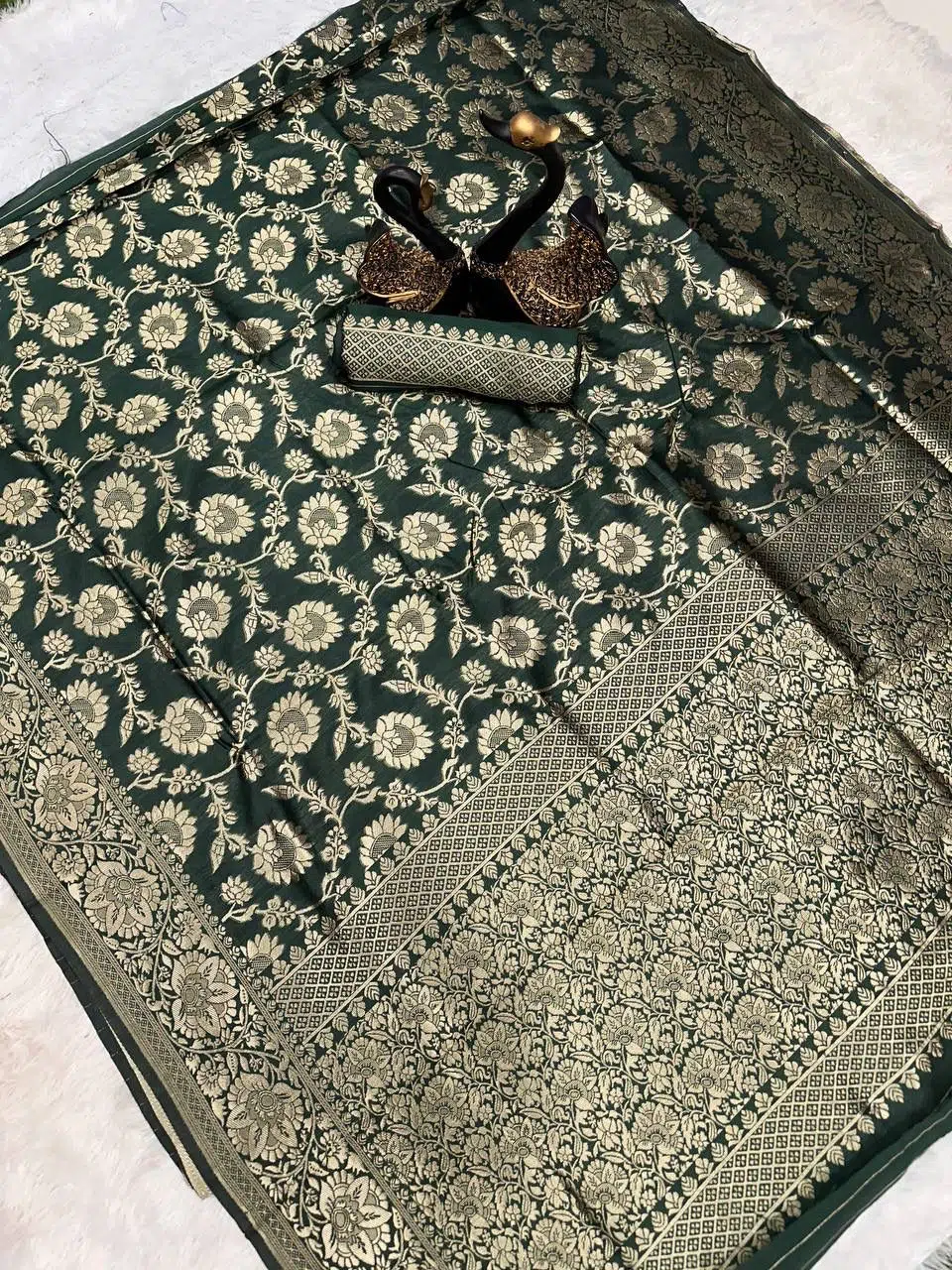 Regal - Green Color Sreee With Blouse || Saree For Women || Trending Saree For Women || Bollywood Stylish Fancy Party Wear Wedding Festive Bridal Sari || Banarasi saree || Kanjiavaram saree || Silk saree || Pure silk saree - Image 6