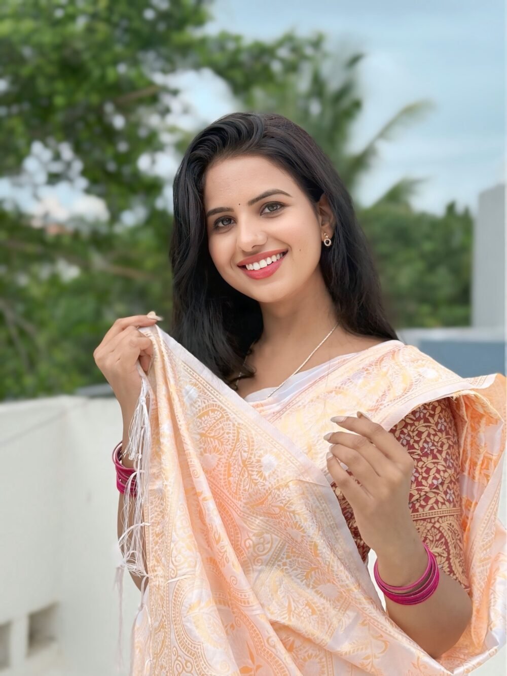 Regal With RUTU White Color Sreee With Blouse || Saree For Women || Trending Saree For Women || Bollywood Stylish Fancy Party Wear Wedding Festive Bridal Sari || Banarasi saree || Kanjiavaram saree || Silk saree || Pure silk saree - Image 5