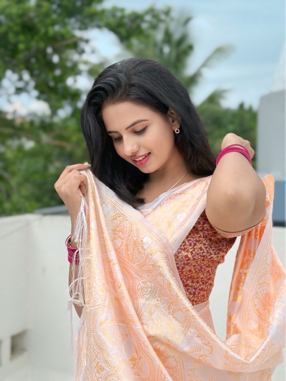 Regal With RUTU White Color Sreee With Blouse || Saree For Women || Trending Saree For Women || Bollywood Stylish Fancy Party Wear Wedding Festive Bridal Sari || Banarasi saree || Kanjiavaram saree || Silk saree || Pure silk saree - Image 4