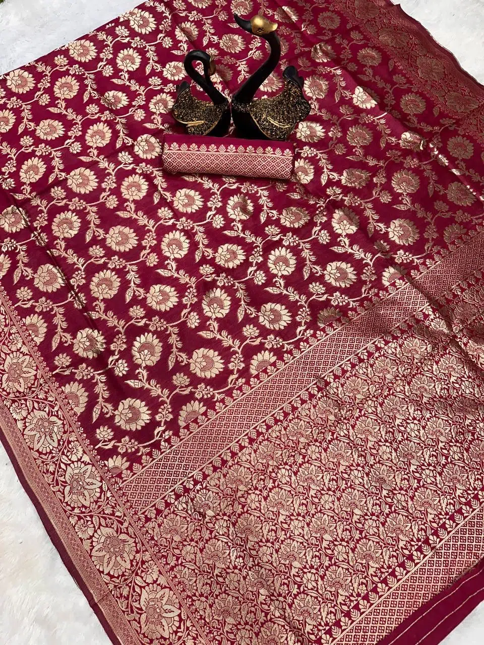 Regal - Maroon Color Sreee With Blouse || Saree For Women || Trending Saree For Women || Bollywood Stylish Fancy Party Wear Wedding Festive Bridal Sari || Banarasi saree || Kanjiavaram saree || Silk saree || Pure silk saree - Image 5